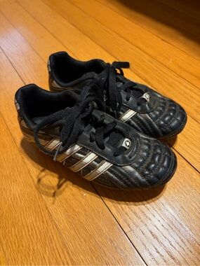 Spalding Black Kids Soccer Sneakers with Silver Stripes